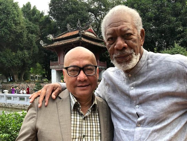 Tài tử Morgan Freeman làm phim ở Văn Miếu, Tòa thánh Tây Ninh