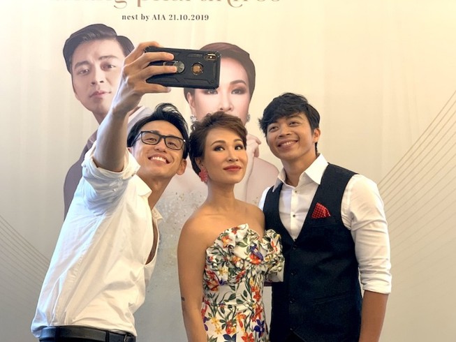 Uyên Linh, Lân Nhã và liveshow đầu tiên bằng tiền túi