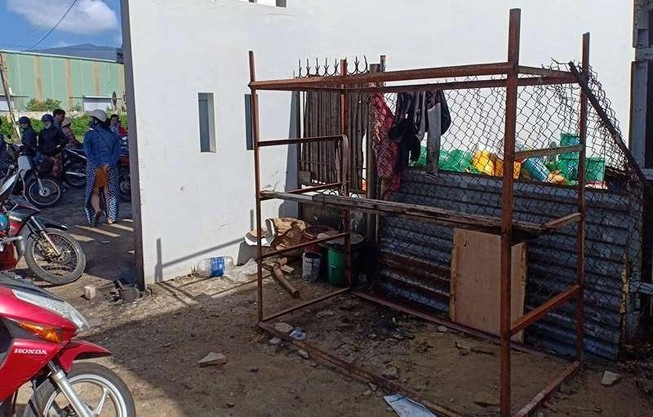 Sửa lại rào chống trộm, một người bị điện giật tử vong
