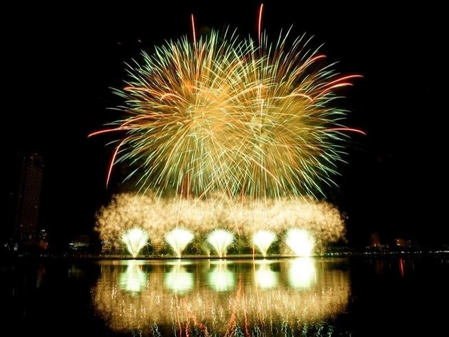 Mỹ Tâm hát mở màn Lễ hội pháo hoa quốc tế Đà Nẵng 2019
