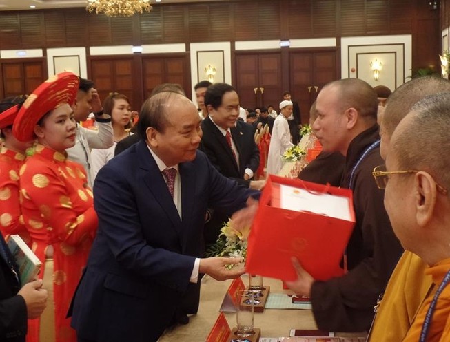 Thủ tướng: Không để mê tín dị đoan gây bức xúc trong xã hội