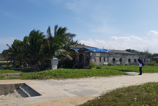 Lúng túng với một nhà nghỉ bị yêu cầu tháo dỡ