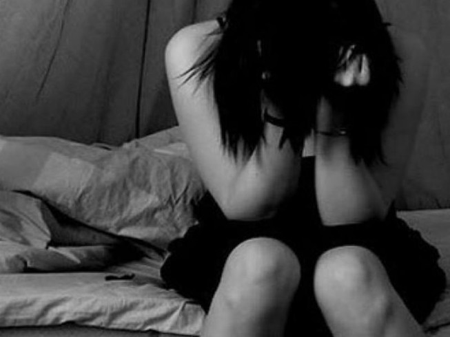 Cô gái cắn vào cổ kẻ hiếp dâm trong phòng trọ ở Biên Hòa