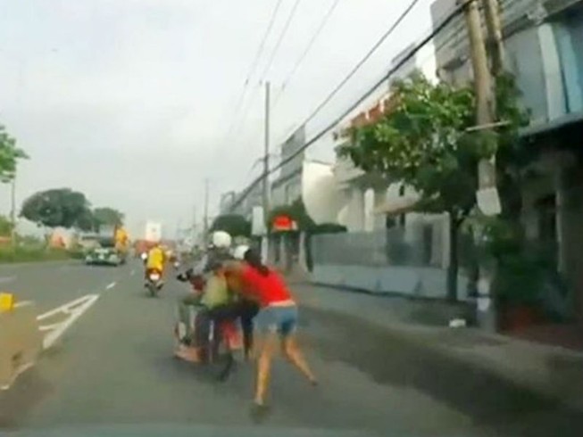 Bình Duong: 2 tên trộm kéo lê nữ nạn nhân hàng trăm mét