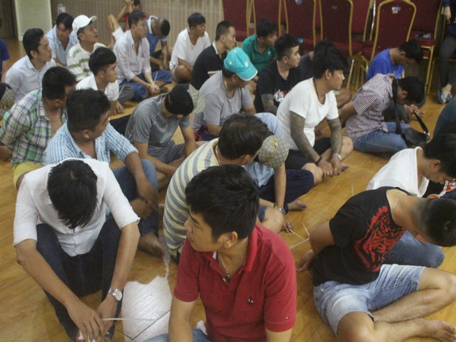 Sòng bạc 'khủng' trong nhà hàng tiệc cưới ở Bình Dương