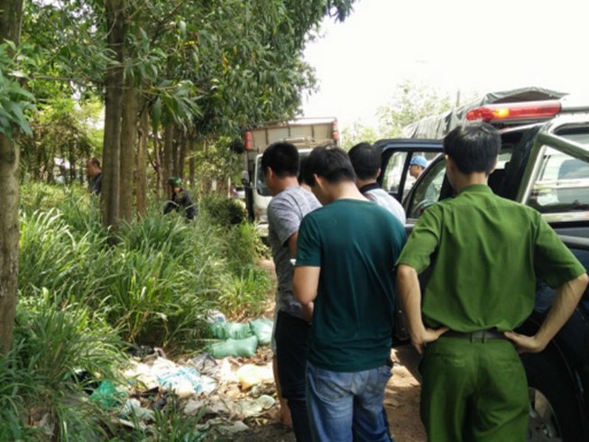 Dùng súng cướp ô tô đang chạy trên đường ở Đồng Nai