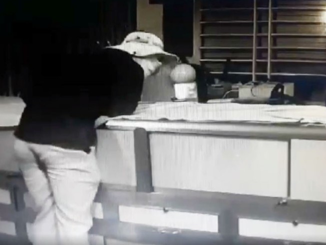 Đồng Nai: Cắt cửa sổ, đột nhập tiệm vàng trong tích tắc