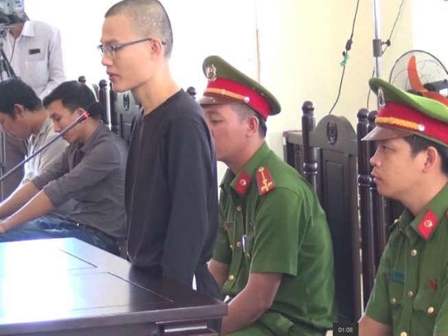 Nhân viên trung tâm y tế in 3.300 tờ rơi chống phá Nhà nước
