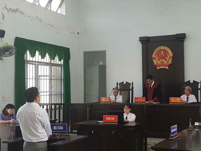 Tòa trả hồ sơ vụ ‘ném vỡ kính xe hơi' vì vi phạm tố tụng