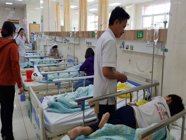 Hơn 20 HS nhập viện sau bữa cơm trưa nhà cô giáo