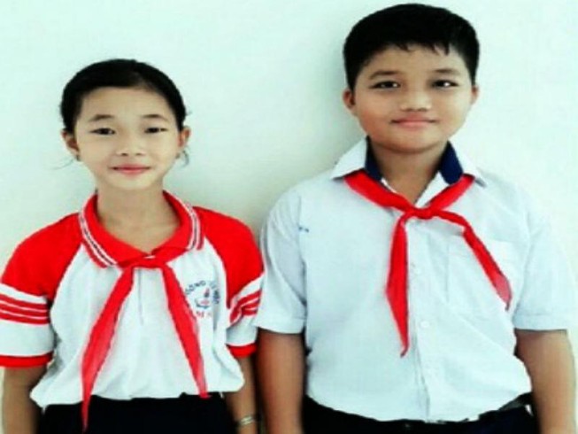Hai em học sinh lớp 4 trả lại ví tiền cho người đánh rơi
