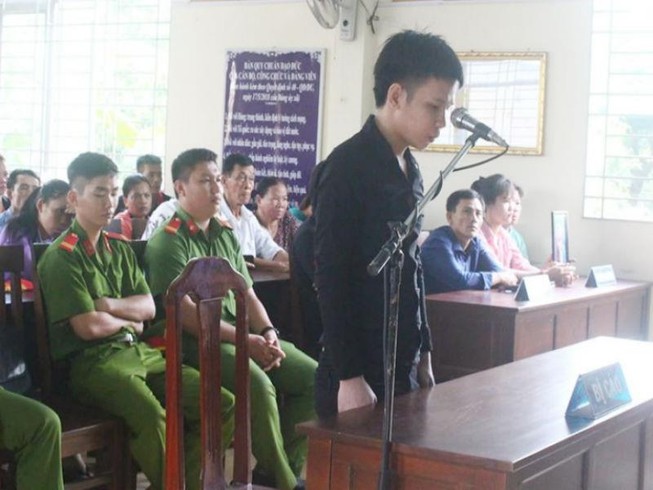 Giết người yêu ngay cổng công ty vì mâu thuẫn tình cảm