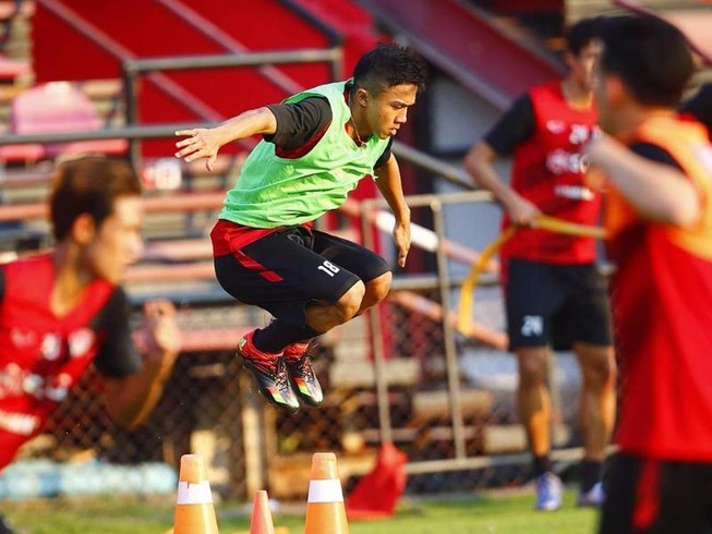 'Messi Thái' đến Sapporo còn Bachdim rời nơi ấy