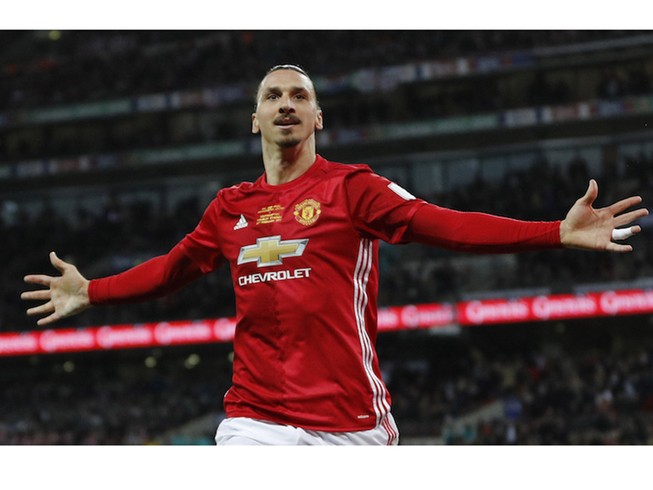 Ra giá 3.000 USD để chụp ảnh chung với Ibrahimovic