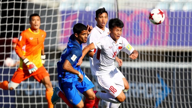 Chiếc thẻ đỏ của Đình Trọng và 'văn hóa V-League'