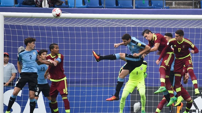 Uruguay “chết” trên chấm 11 m