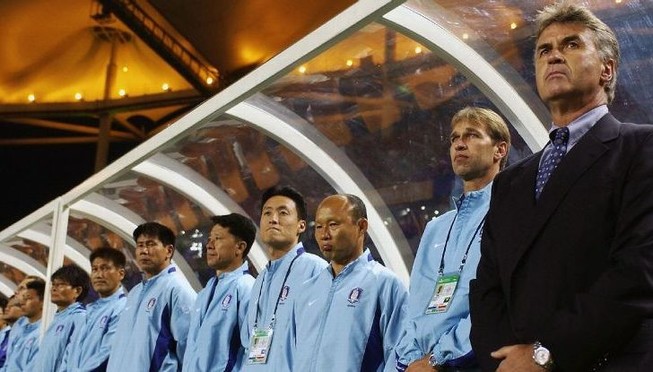 Cầu cứu Guus Hiddink bất thành, tuyển Hàn Quốc xin lỗi