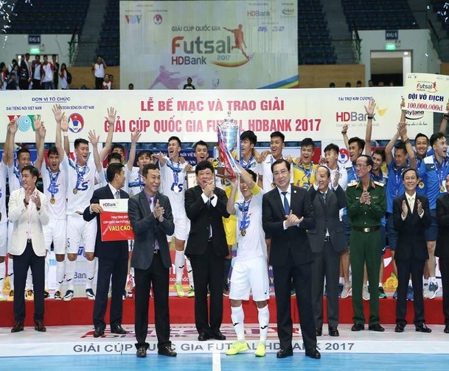 Thái Sơn Nam vô địch