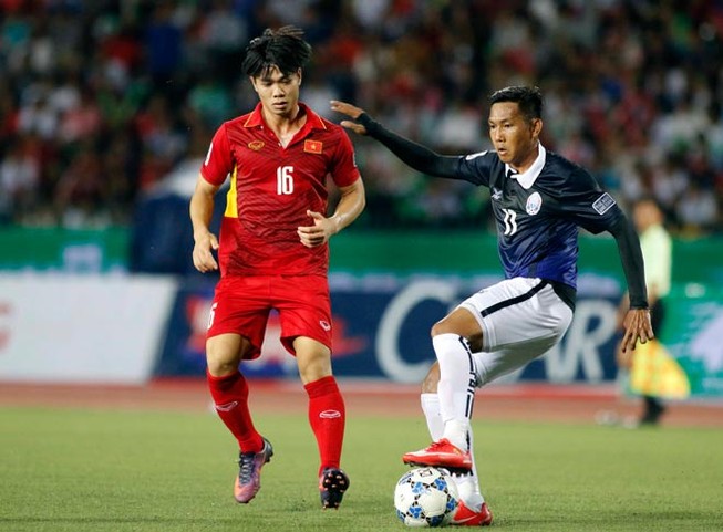 ‘Messi Campuchia’ và Công Phượng trở về từ J-League