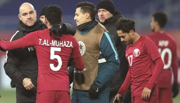 Vì sao 'bại tướng' của U-23 VN mừng như hội ở hạng 3?