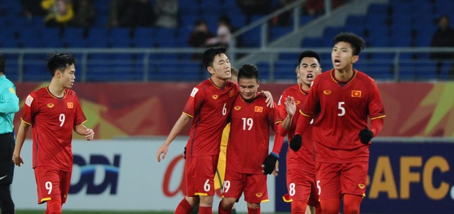 Bóng đá Việt Nam ẵm danh hiệu AFC, Futsal thì không