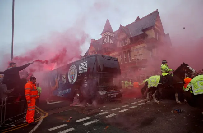 Liverpool nguy cơ bị phạt nặng sau trận thắng Man. City