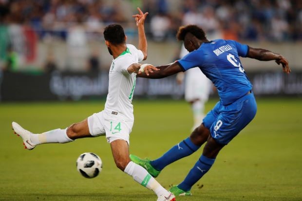 Balotelli chào sân bằng bàn thắng cho tuyển Ý