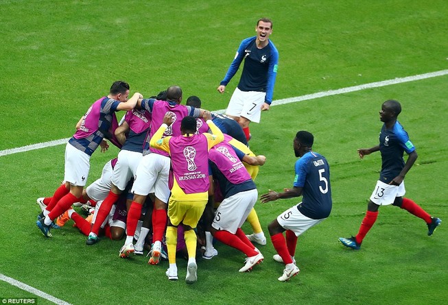 Rượt đuổi ngoạn mục, Pháp 'tiễn' Messi và Argentina về nước