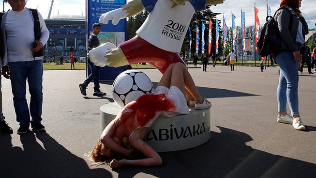 Chuyển động World Cup: Lại một vụ lao ô tô vào khách bộ hành
