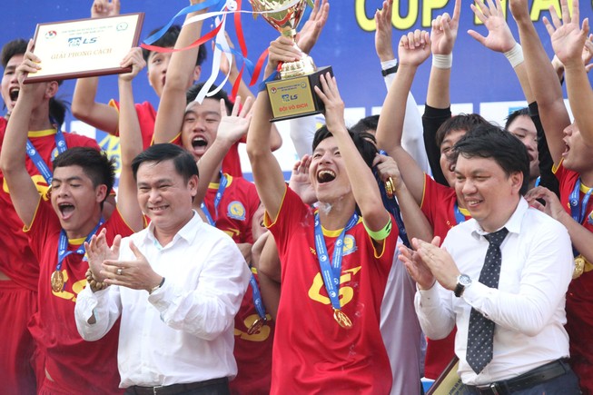 Viettel phá dớp và lên ngôi cực căng