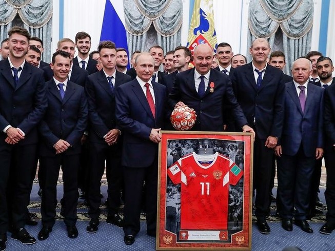 Tổng thống V. Putin tiếp tuyển Nga ở điện Kremlin