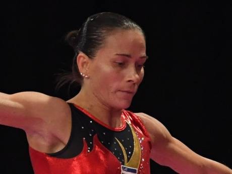 'Bà già gân' 43 tuổi ở môn thể dục dụng cụ Asiad 18