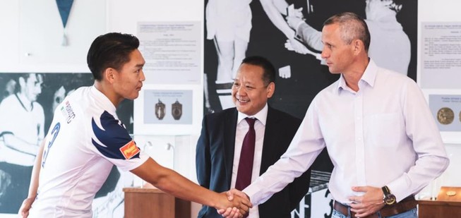 Cứ mang cái 'nick' Messi là đá hay