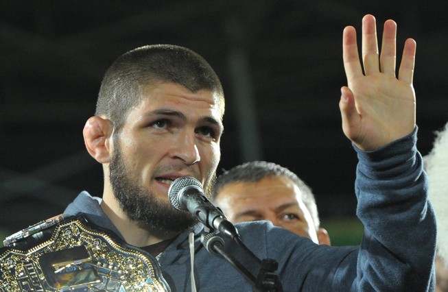 Khabib không bị thu hồi đai vô địch