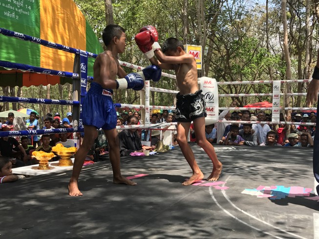 Cần cấm ngay trẻ em thi đấu Kickboxing