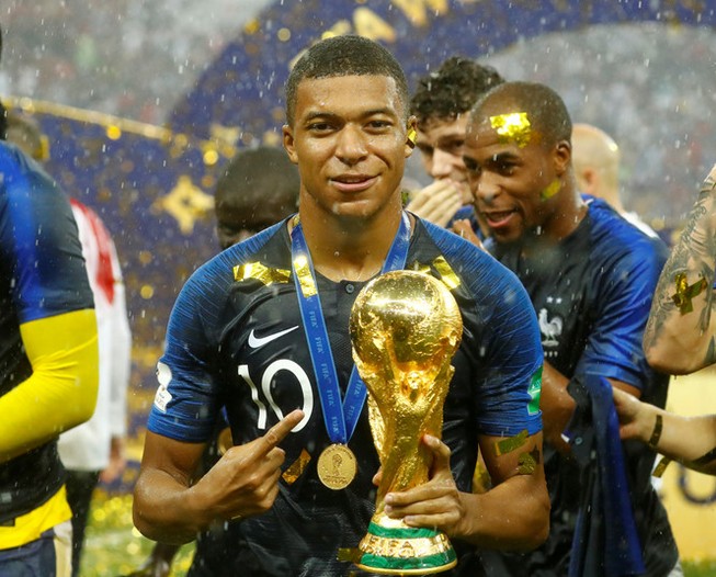 Mbappe tự tin đánh bại Messi, Ronaldo