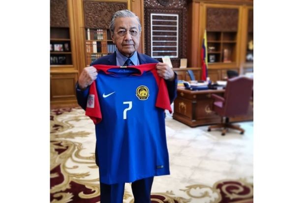 Thua Việt Nam 0-2, thủ tướng Malaysia vỗ về đội tuyển