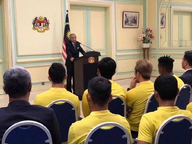 Thủ tướng Mahathir chúc Malaysia thắng Việt Nam