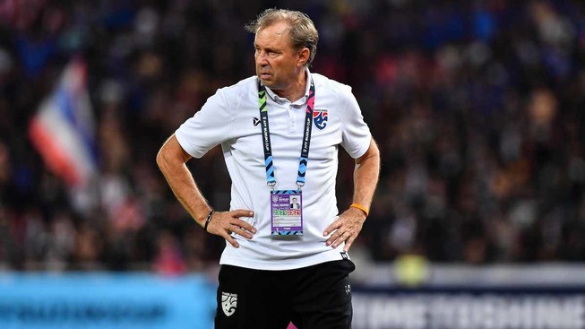 Thái Lan 'cài người' từng đá V-League để kiểm soát Rajevac