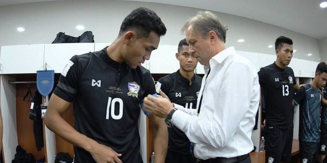 Chiếc băng đội trưởng của Dangda và lời 'đe dọa' từ Ấn Độ
