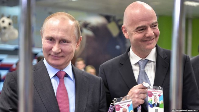 Tổng thống V.Putin tặng huân chương Hữu nghị Chủ tịch FIFA