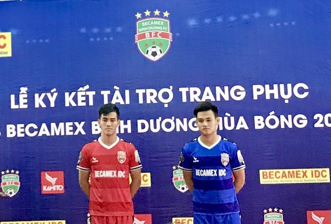 B.Bình Dương khoác áo mới, mục tiêu mới của HLV Minh Chiến