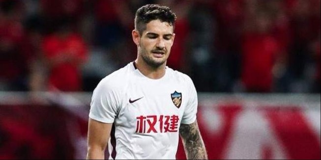Pato rời Trung Quốc, Rooney lập hat trick đầu