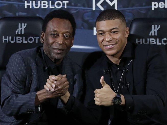 Gặp Pele, ‘tiểu Pele’ đưa thần tượng lên mây