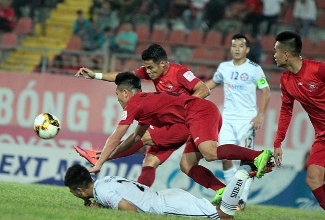 Trận đấu giữa 2 thành phố kết nghĩa nhưng rất nóng