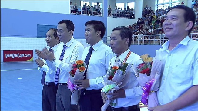 Bắt đầu những trận đấu căng thẳng