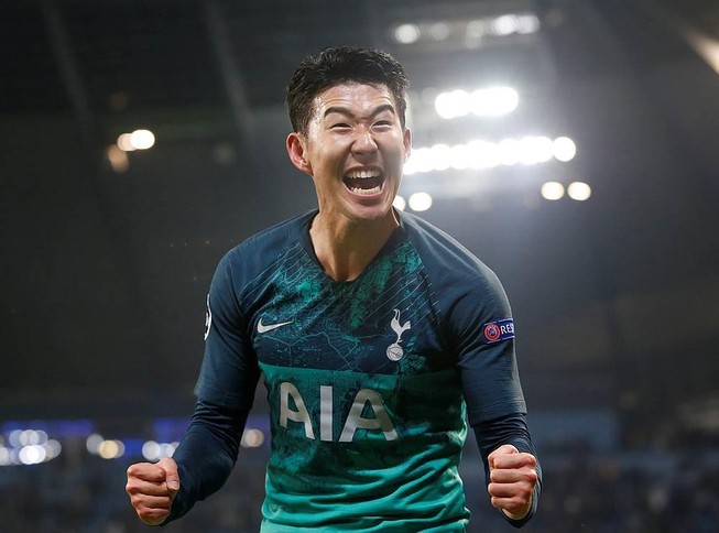 Son Heung-min rực sáng, được ví như vầng thái dương