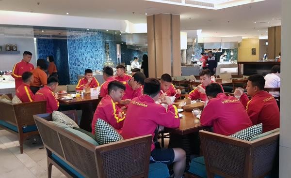 Chờ thầy trò HLV Hoàng Anh Tuấn lấy ba điểm đầu tiên