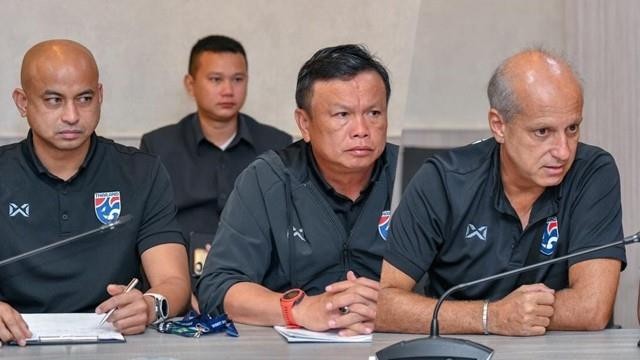 Nỗi lo của hai thuyền trưởng bóng đá Thái Lan