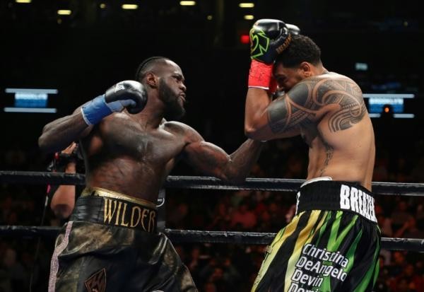 123 giây để 'quái vật' Wilder bảo vệ thành công đai WBC
